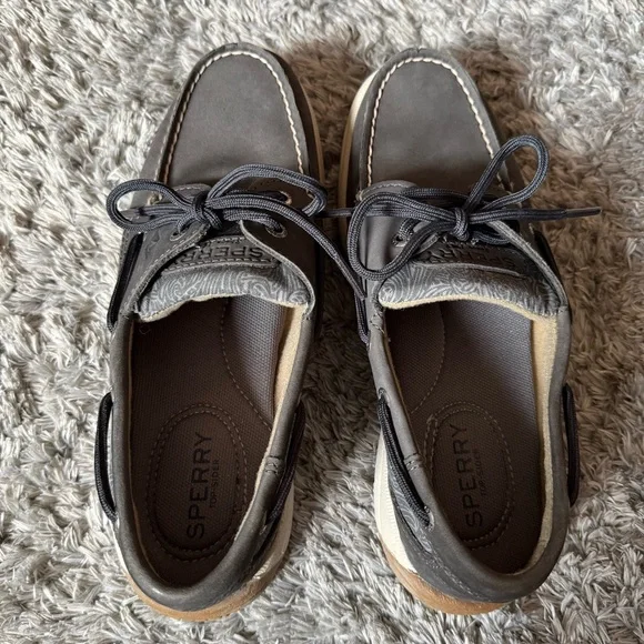 Women’s Sperry Bluefish 2 eye boat shoes gray with swirls, size 6 - Picture 2 of 7